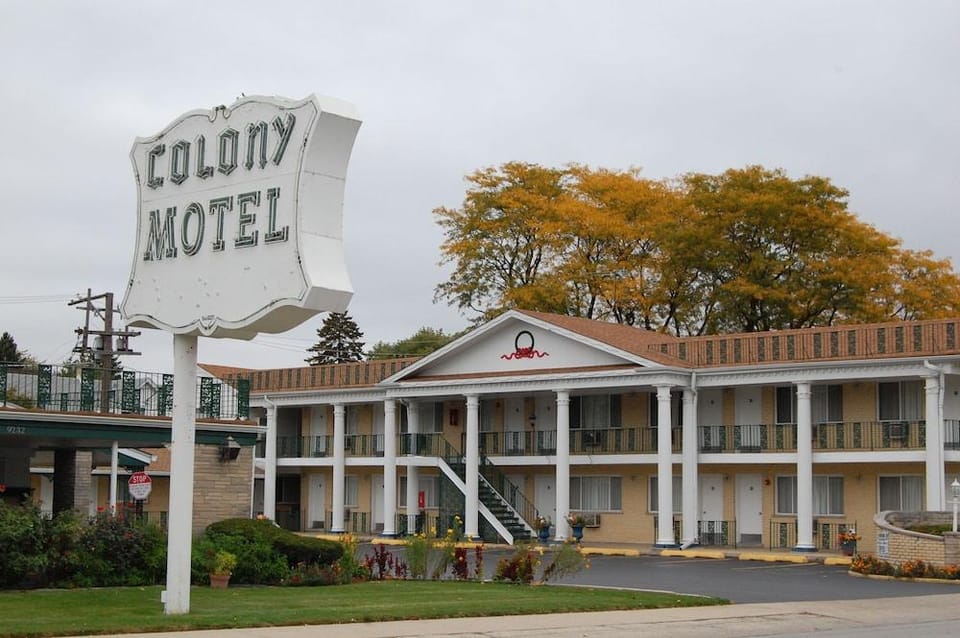 Colony Motel Motel in Brookfield