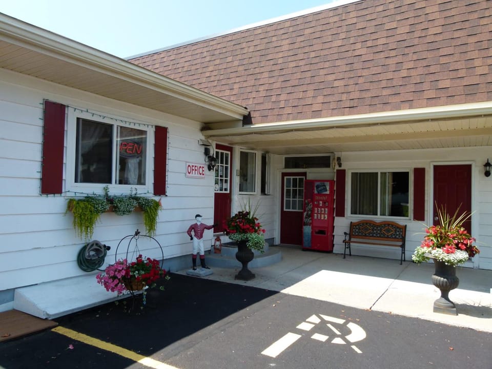 Country Squire Motel Motel in Arnprior