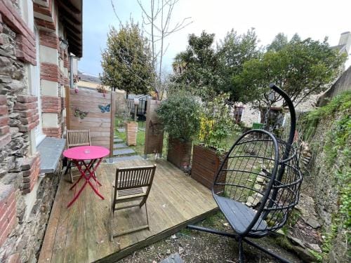 Maison independante cosy avec terrasse privee - La Laiterie Hotel in Rezé