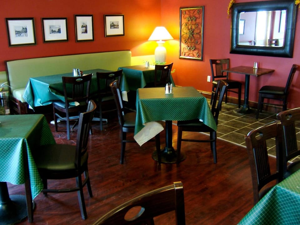 Dominion Hotel Inn in Kawartha Lakes