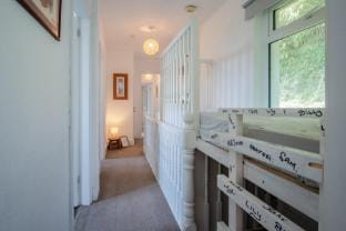 Maytree Cottage - 4 Bedroom Holiday Home - Tenby Hotel in Wales