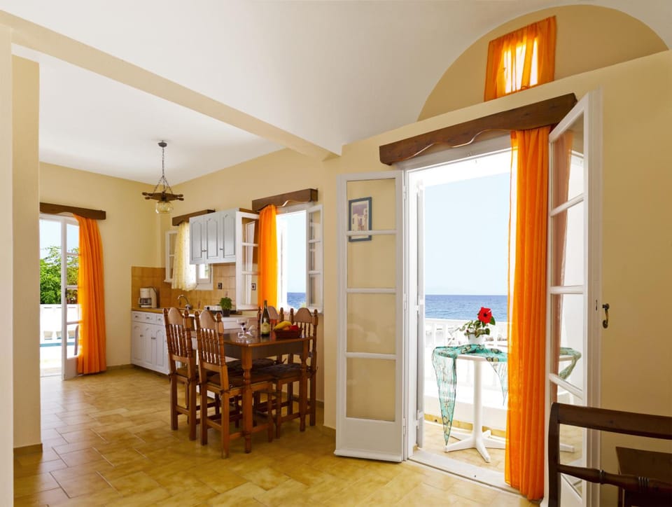 Dolphins Apartments Apartment hotel in Kamari