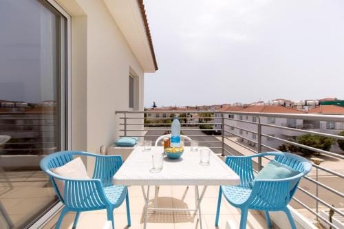 Sunny&Cozy Family Apartment - Walk to the Beach Hotel in Paralimni