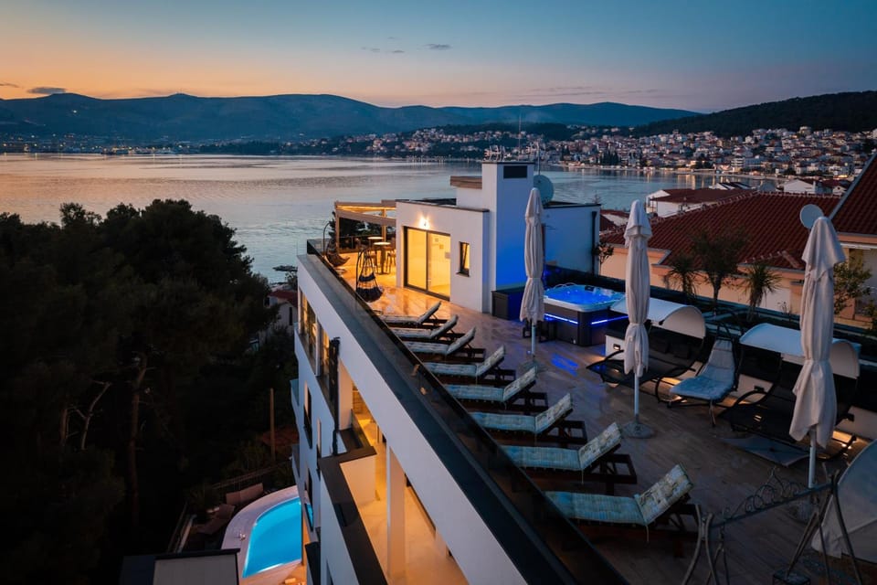 Beach Villa Valentina Hotel in Okrug Gornji