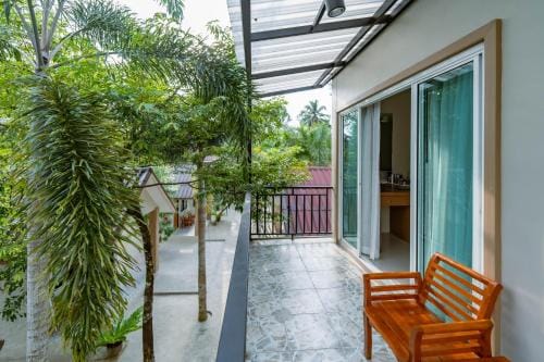 Lightplus Khao Lak Resort in Khuekkhak