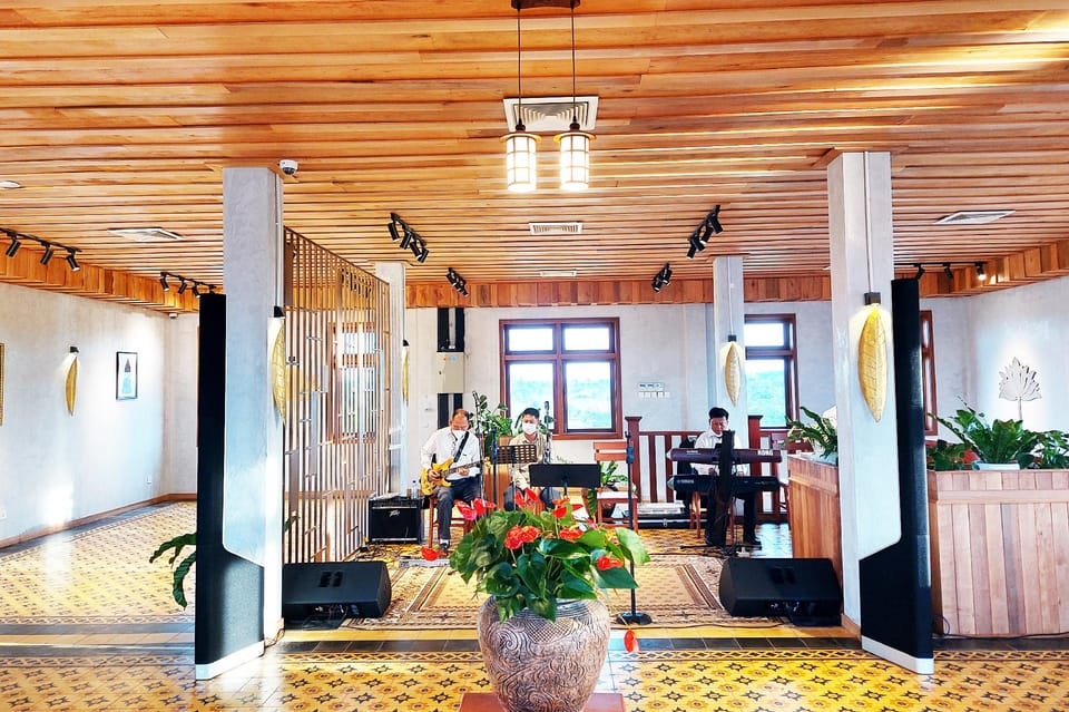 Banquet hall