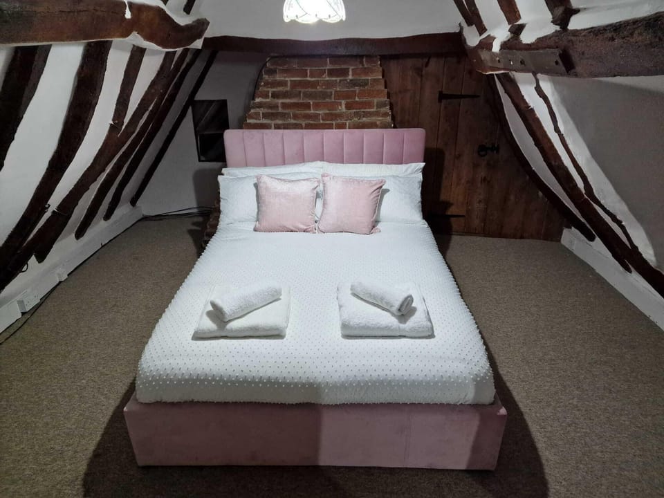 Honey Horsefield Grade ll Cottage Hotel in St Edmundsbury District