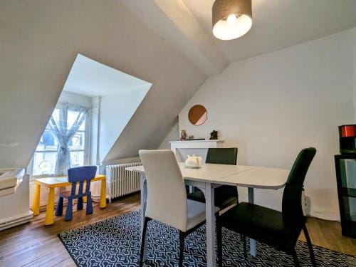 Chambre spacieuse pour 4 pers. avec SDB privee et PDJ inclus a Chateauroux - FR-1-591-388 Hotel in Centre-Val de Loire