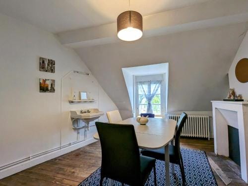 Chambre spacieuse pour 4 pers. avec SDB privee et PDJ inclus a Chateauroux - FR-1-591-388 Hotel in Centre-Val de Loire