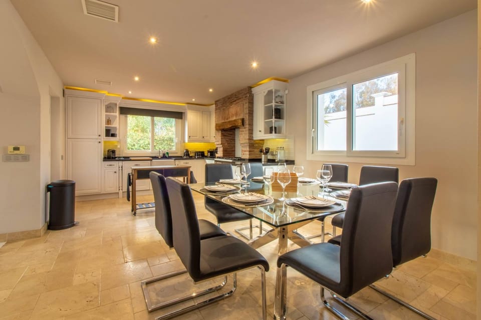 Magnificent villa near Sotogrande Exceptional view Resort in Costa del Sol