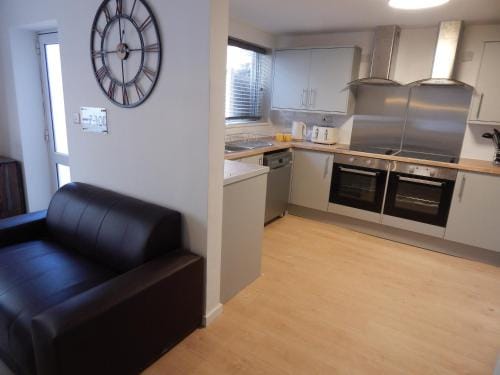 Modern, well located en-suite rooms with parking - Orbitat Accommodations Hotel in Cambridge