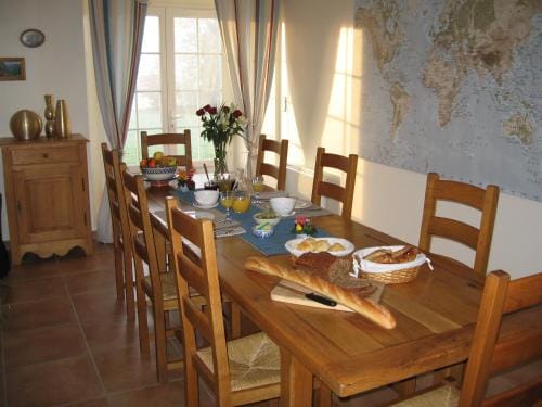 Le Presbytere de Vieuvy Hotel in Normandy