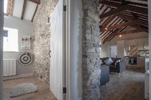 The Old Stables - 3 Bedroom Cottage - Angle Hotel in Wales