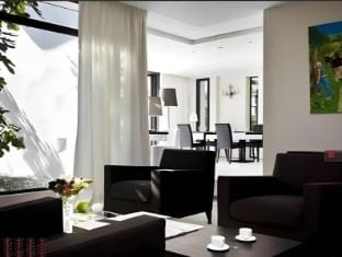 Les Arbres Rouges Hotel in Carquefou