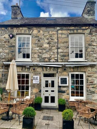 Blas at Fronlas Cafe - The heart of Newport Hotel in Wales