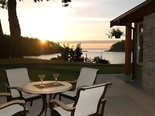 Mayne Island Resort Hotel in Mayne Island