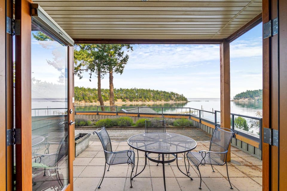 Mayne Island Resort Hotel in Mayne Island