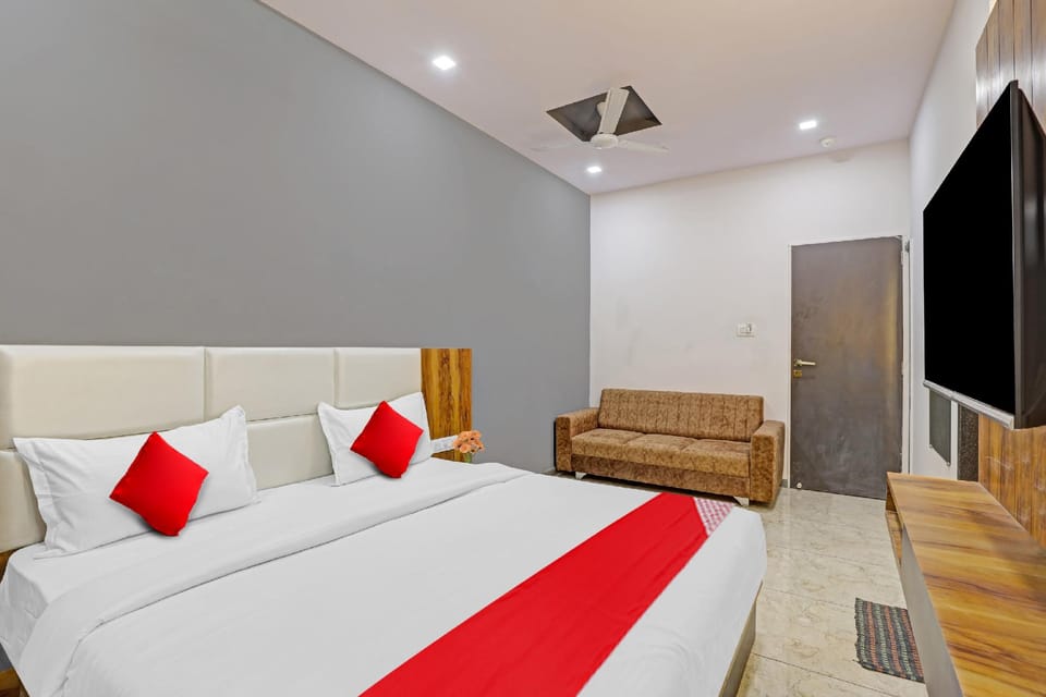OYO Flagship 807009 Hotel Dumas Rooms & Restaurant Hotel in Gujarat