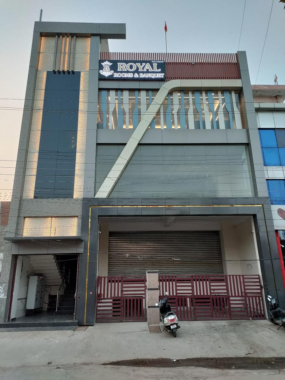 Royal Rooms and Banquet Hotel in Lucknow