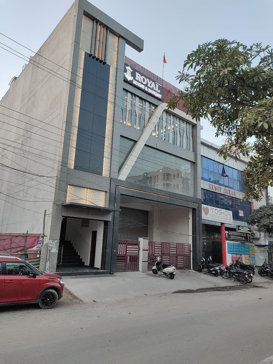 Royal Rooms and Banquet Hotel in Lucknow