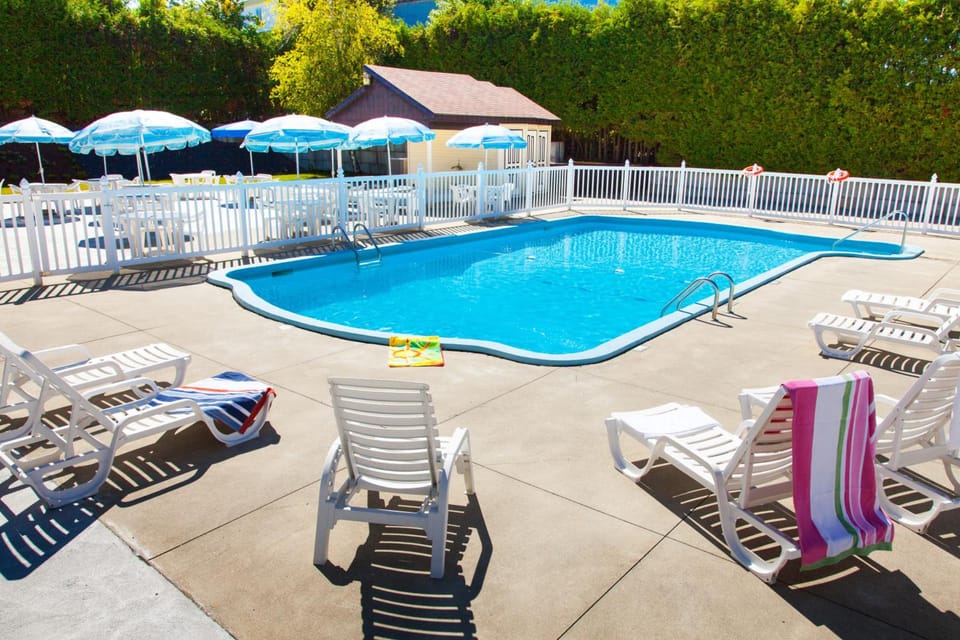 Hotel Le Floral Hotel in Sherbrooke