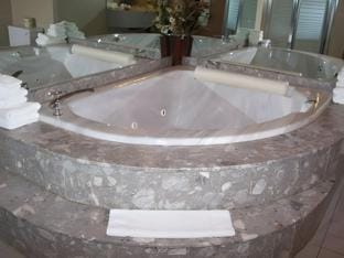 Hotel Le Floral Hotel in Sherbrooke
