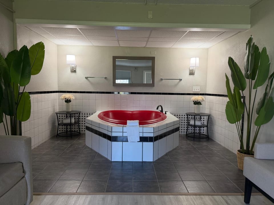Whalers Inn and Suites Motel in New Bedford