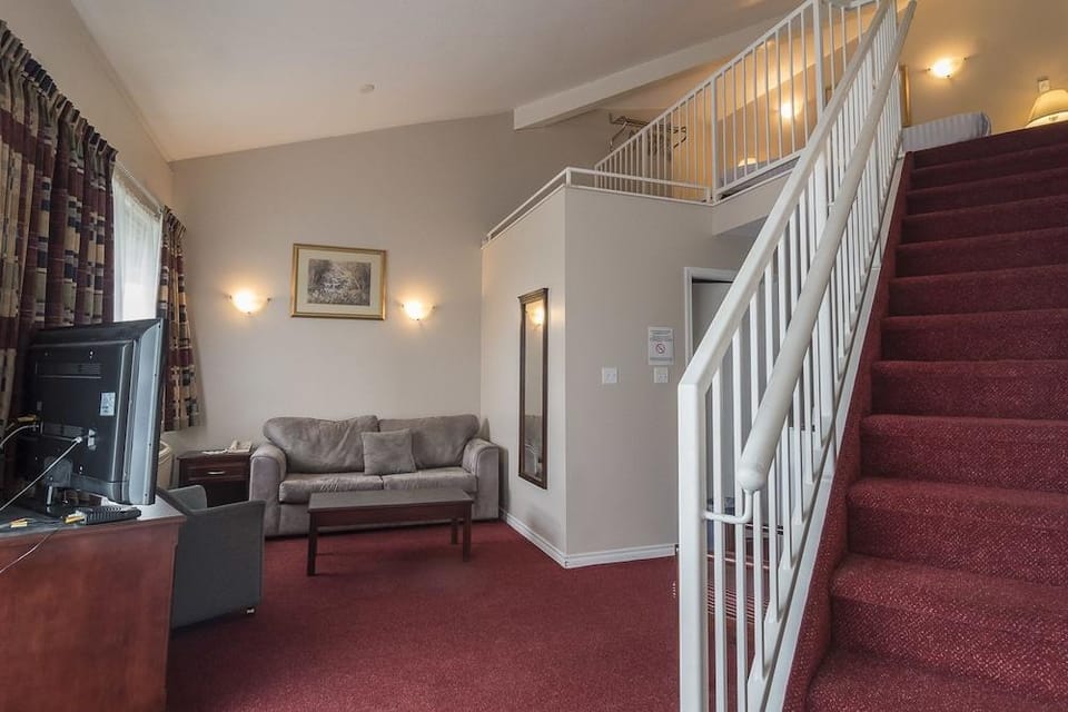 Port Augusta Inn Hotel in Courtenay