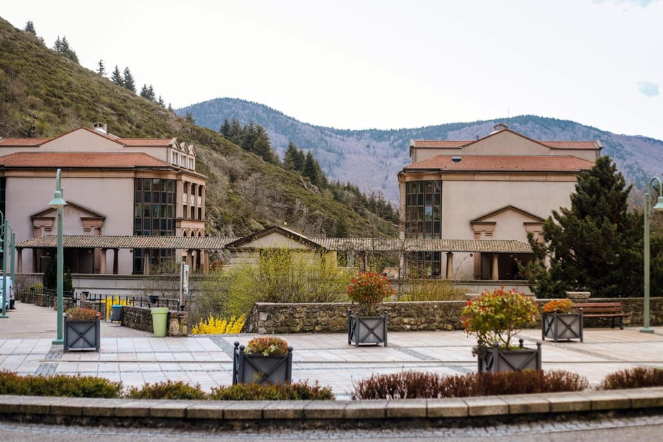 AU CHAT BLEU Hotel in Auvergne-Rhône-Alpes