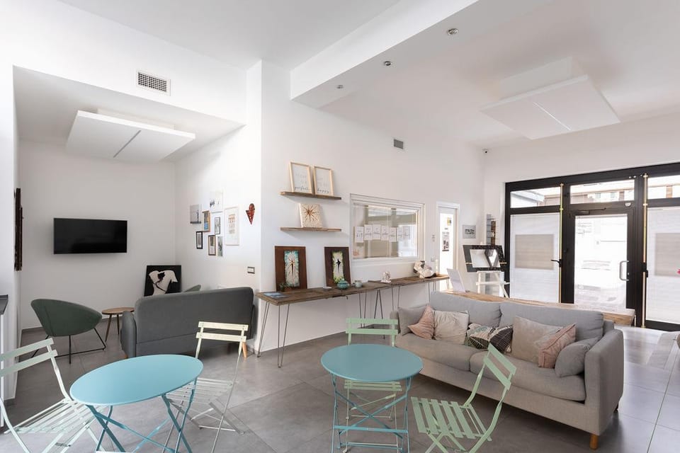 Little Square Hotel in Arona