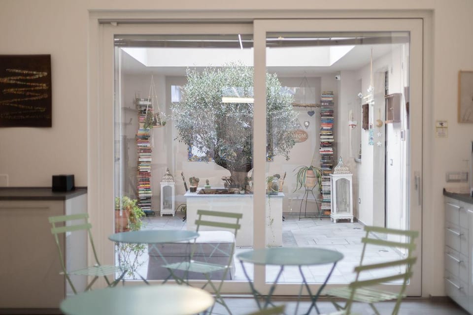 Little Square Hotel in Arona