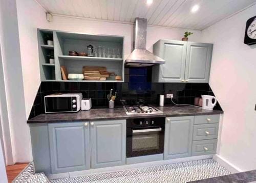 Gorgeous Spacious 2 Br Home 10 Mins To City Hotel in Gateshead