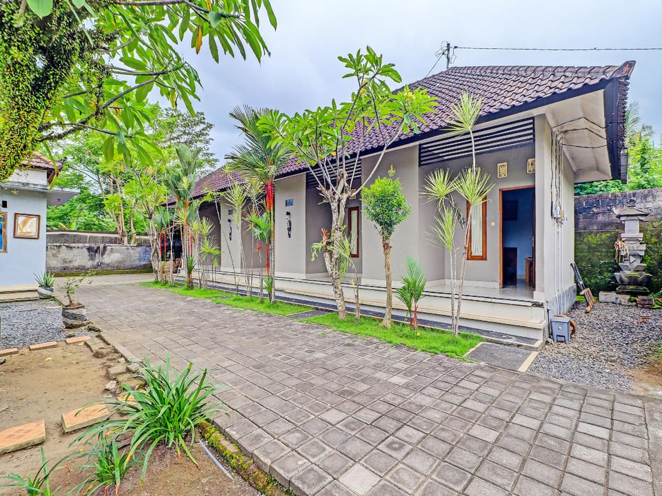 OYO 92203 Tata Guest House Hotel in Blahbatuh