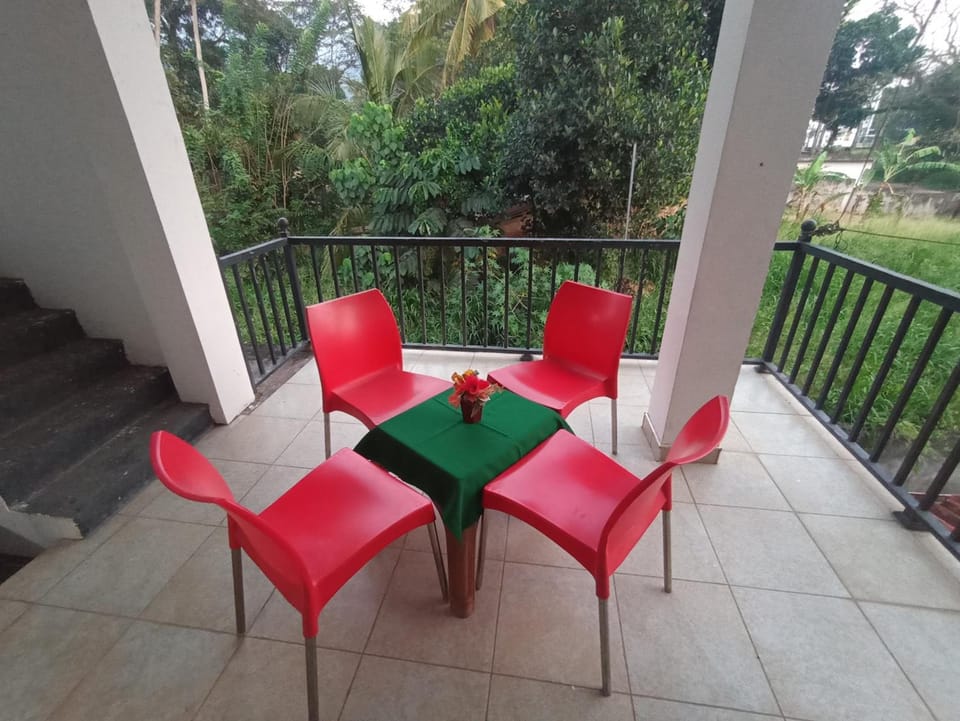 KING TOP Holiday Inn Hotel in Uva Province, Sri Lanka