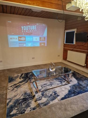 Kaoglen Warren - Pet friendly - Hot Tub - Cairngorms Lodge in Scotland