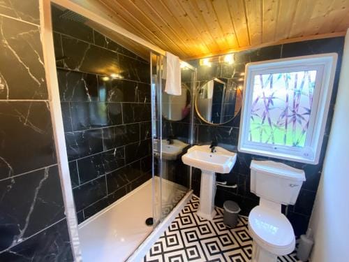 Kaoglen Warren - Pet friendly - Hot Tub - Cairngorms Lodge in Scotland