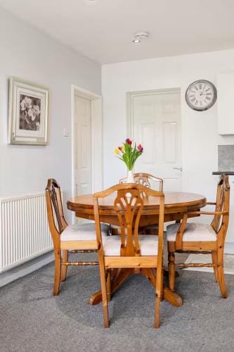 Spacious 2 Bedrooms, Free Parking, Free Wifi - Serene Homes Sheffield Hotel in Sheffield