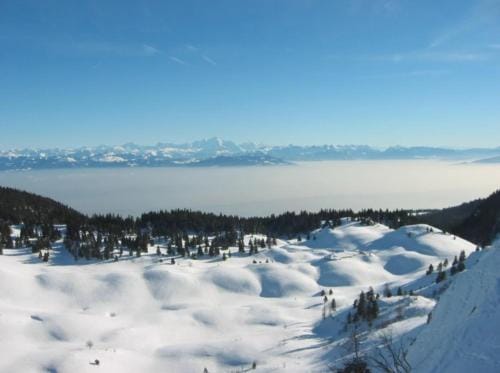 Chambre paisible avec vue sur la montagne Hotel in Jura
