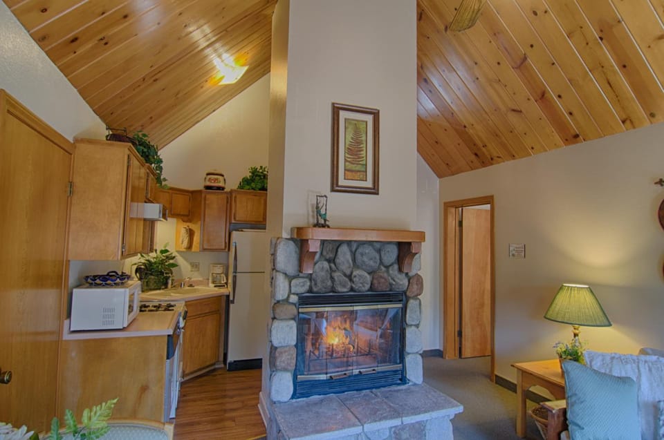 The North Shore Inn Inn in Crestline