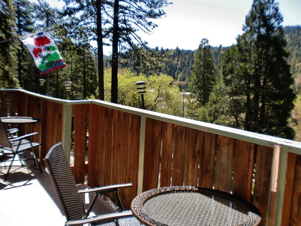 The North Shore Inn Inn in Crestline