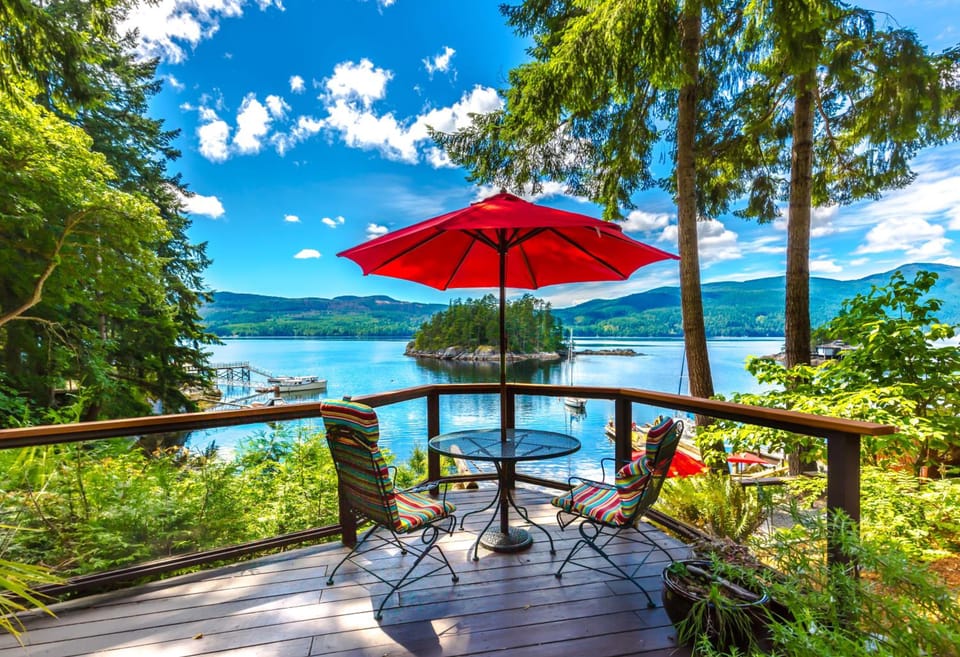 Tranquility Bay Waterfront Inn Inn in Sechelt