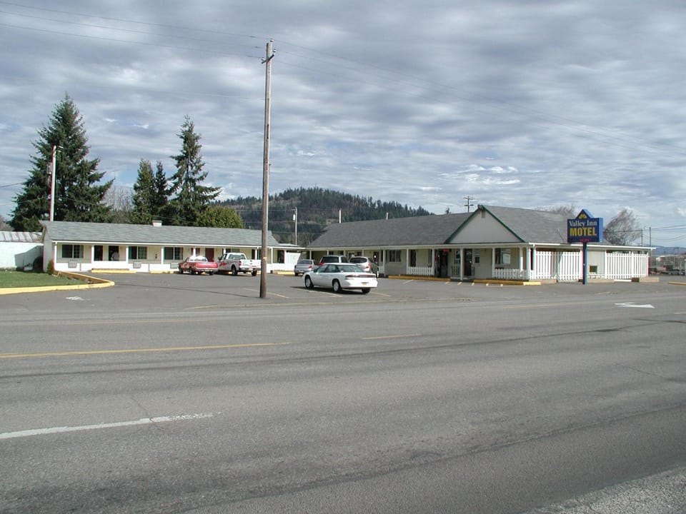 Valley Inn - Lebanon Oregon Motel in Willamette Valley