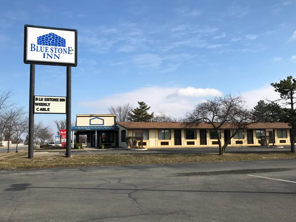 Blue Stone Inn Motel in Ohio