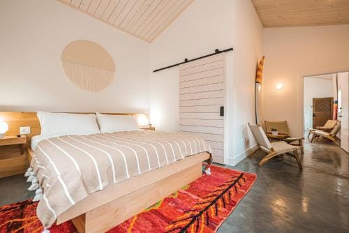 Longboard Studio and Funboard Room includes King Bed and Kitchenette plus King Murphy and Mini Kitch Inn in Stinson Beach