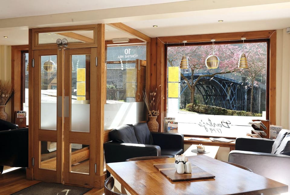 Bridge View Guest House Hotel in Tontine Hill