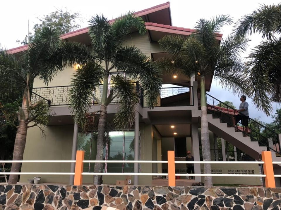 Sleep Soundly By The Sea Hostel in Trat Changwat