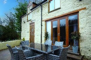Rose Coach House - 3 Bedroom Cottage - Pendine Hotel in Wales