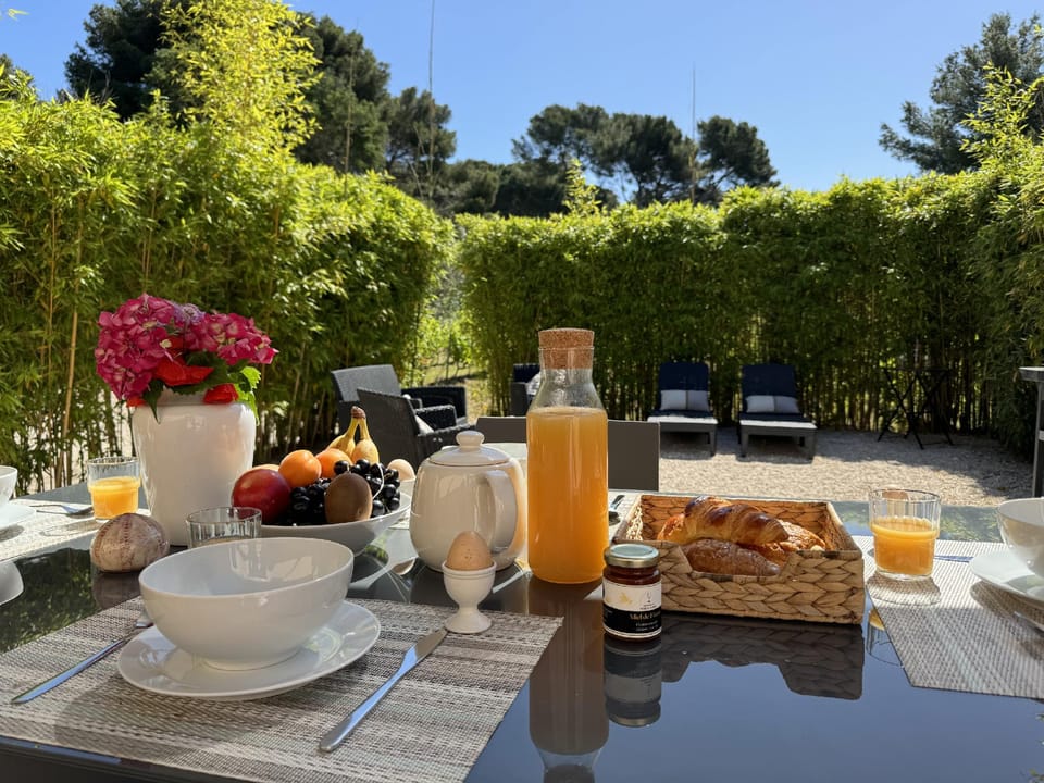 L’Auguière Est, maisonnette sans vis-à-vis et au calme avec vue sur les vignes Resort in Hyères