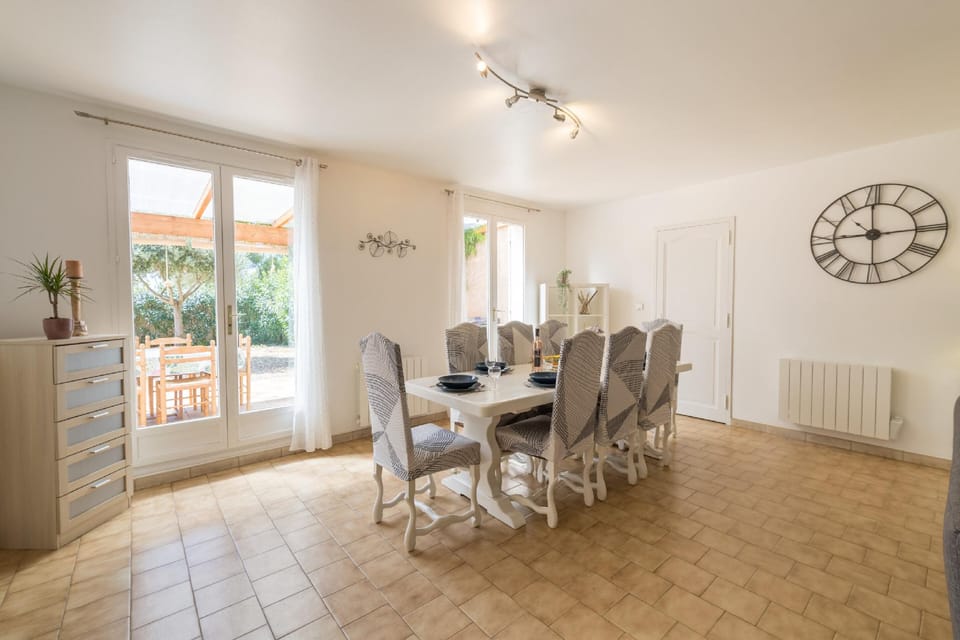 La Grande Auguière, villa familiale et spacieuse au cœur du vignoble et à 300m de la mer Resort in Hyères