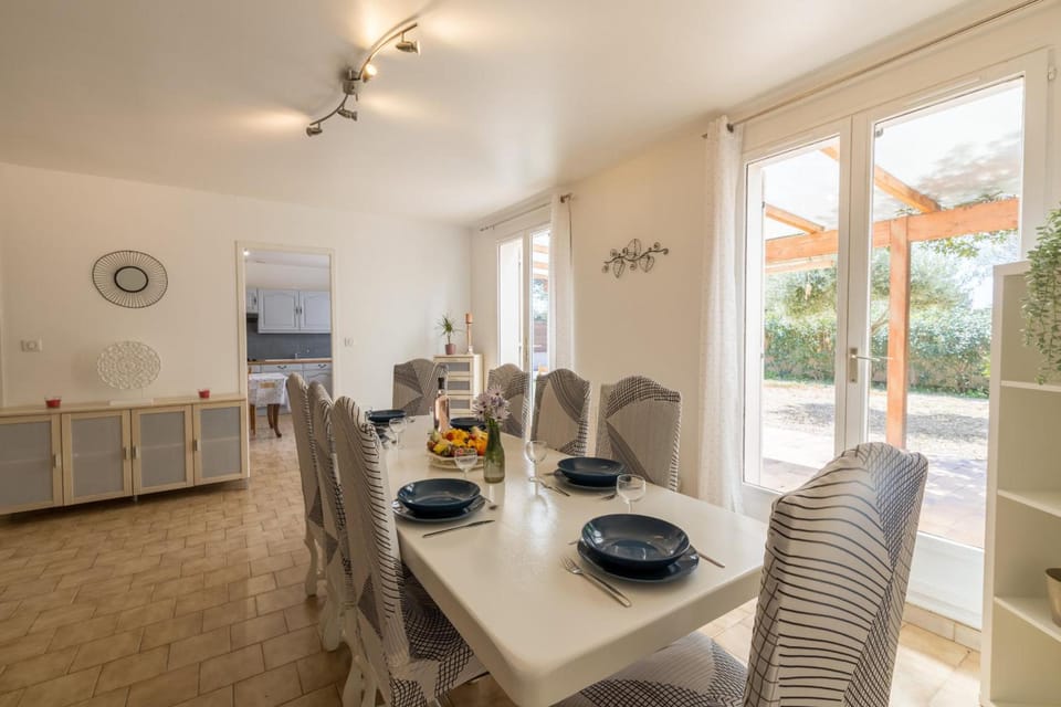 La Grande Auguière, villa familiale et spacieuse au cœur du vignoble et à 300m de la mer Resort in Hyères